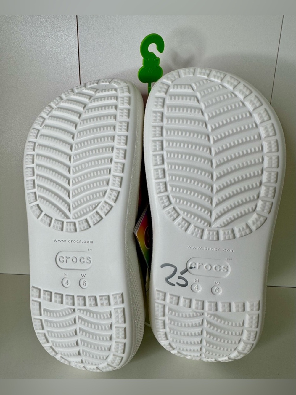 Care Bears Crush Light Up Crocs Women’s Size 6 NWT - Picture 3 of 9